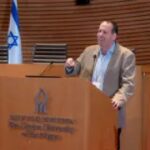 אדם לפסטיין